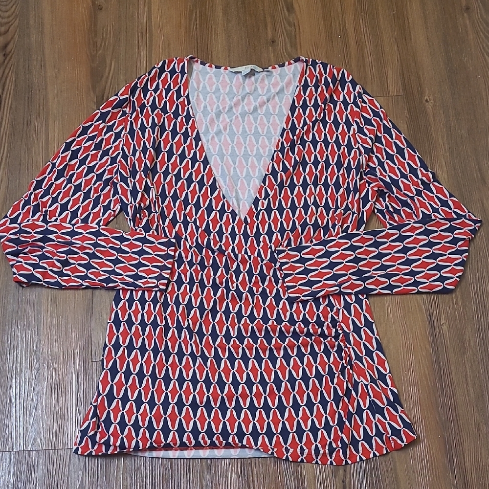 Boden Red and Blue Geometric Long Sleeve Top used exelente condition.